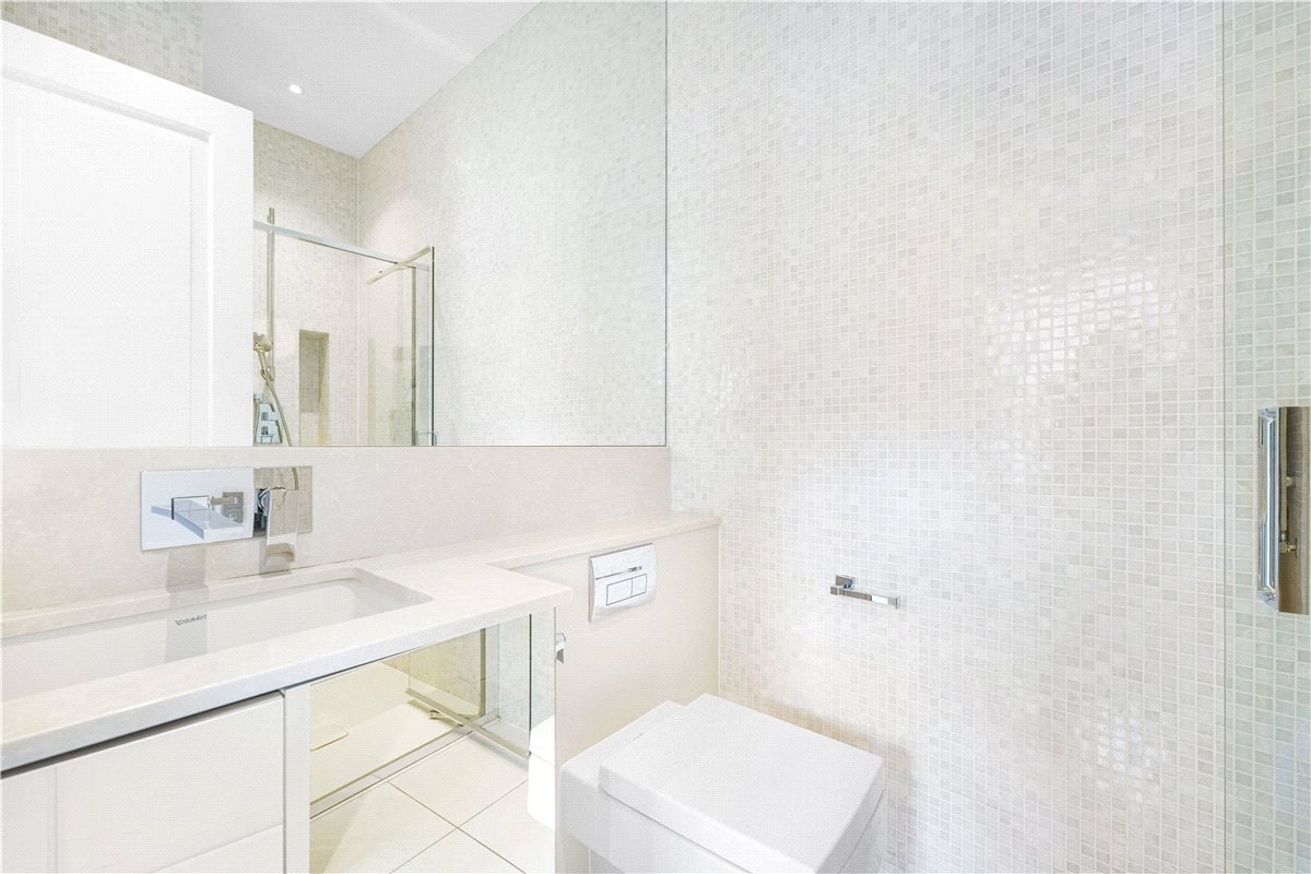 4 bedroom flat, Wynnstay Gardens, Kensington W8 - Available