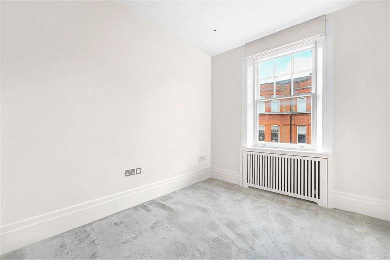 4 bedroom flat, Wynnstay Gardens, Kensington W8 - Available