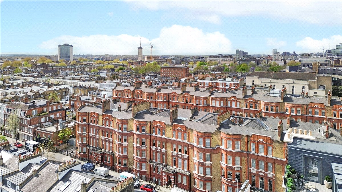 4 bedroom flat, Wynnstay Gardens, Kensington W8 - Available