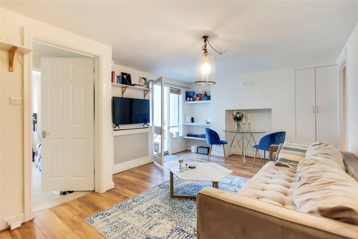 2 bedroom flat, Moorhouse Road, Notting Hill W2 - Available