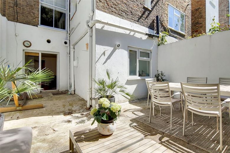 2 bedroom flat, Moorhouse Road, Notting Hill W2 - Available