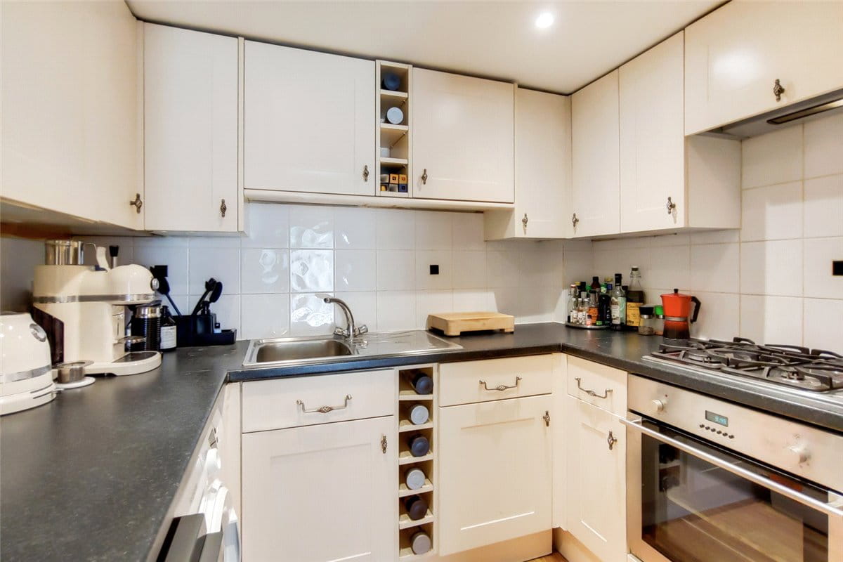 2 bedroom flat, Moorhouse Road, Notting Hill W2 - Available