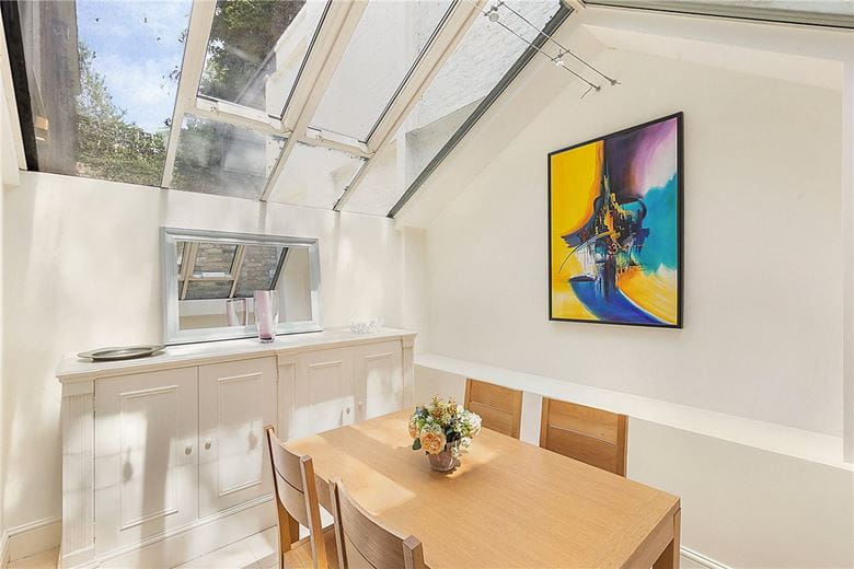 4 bedroom house, Waterden Court, Queensdale Place W11 - Available