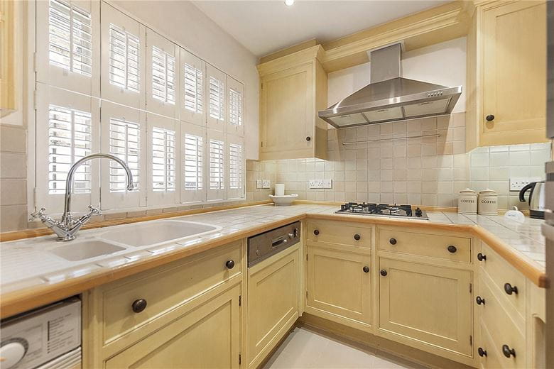 4 bedroom house, Waterden Court, Queensdale Place W11 - Available