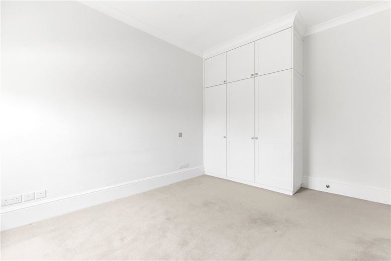 3 bedroom flat, Addison Road, Holland Park W14 - Available