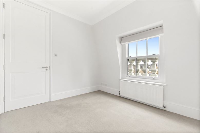 3 bedroom flat, Addison Road, Holland Park W14 - Available