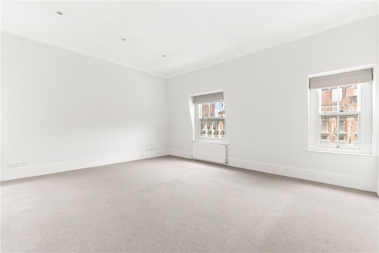 3 bedroom flat, Addison Road, Holland Park W14 - Available