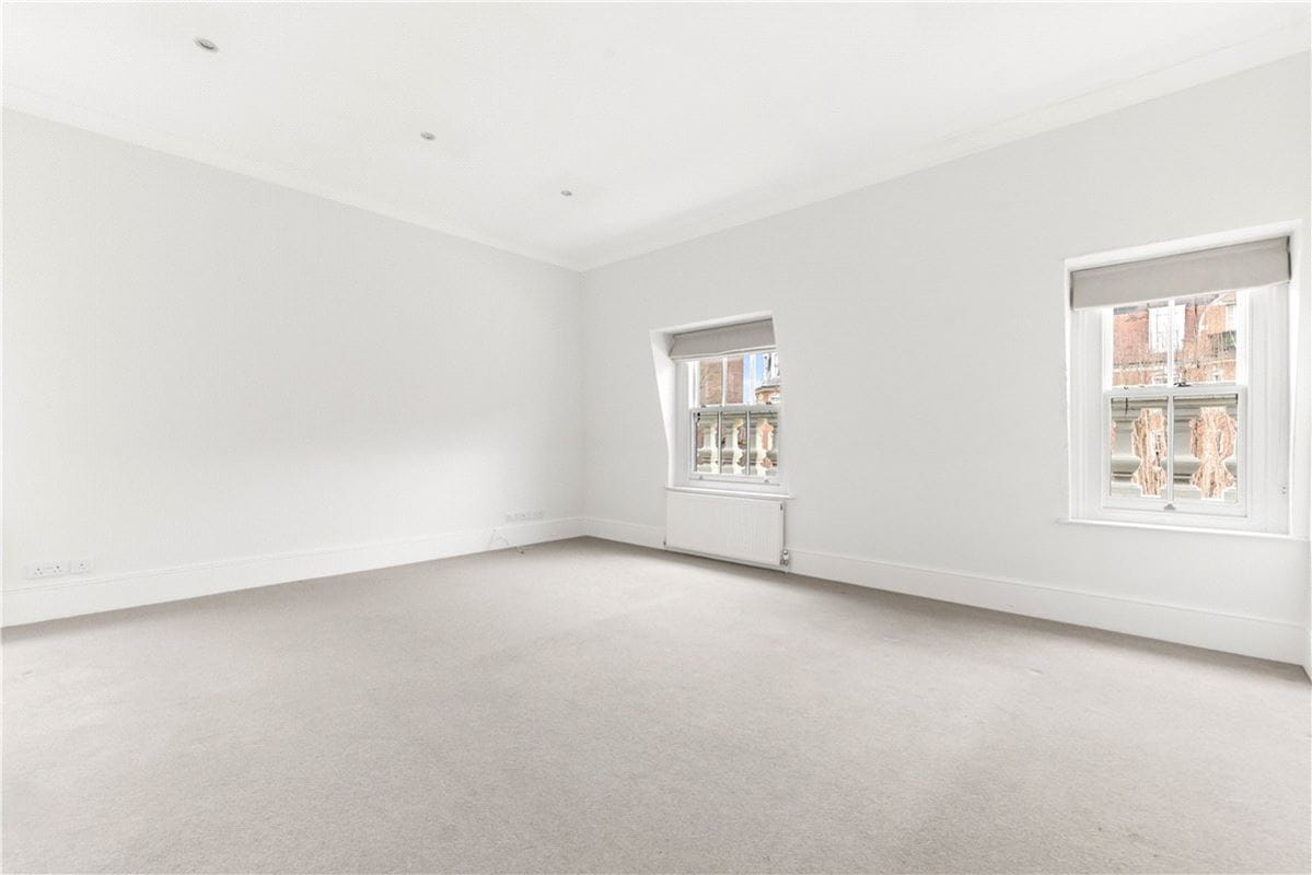 3 bedroom flat, Addison Road, Holland Park W14 - Available
