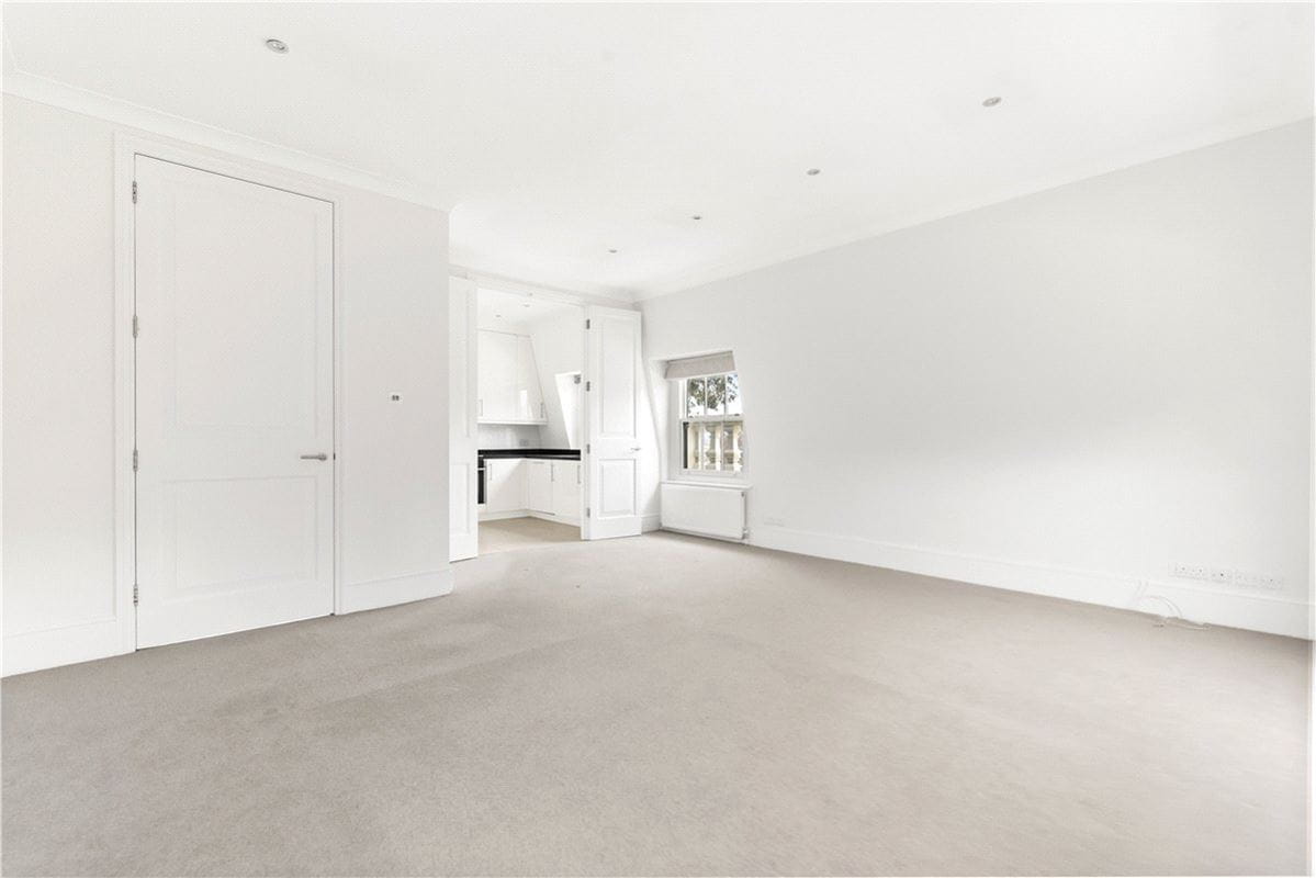 3 bedroom flat, Addison Road, Holland Park W14 - Available