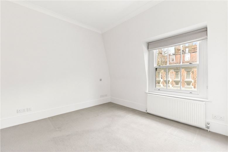 3 bedroom flat, Addison Road, Holland Park W14 - Available
