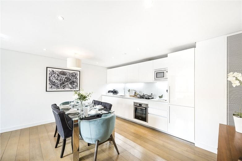 3 bedroom flat, Merchant Square East, London W2 - Available