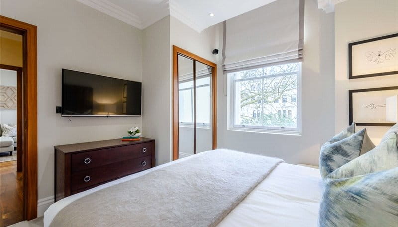 1 bedroom flat, Kensington Garden Square, Bayswater W2 - Available
