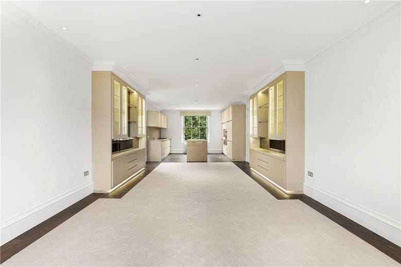 3 bedroom flat, Addison Road, London W14 - Available