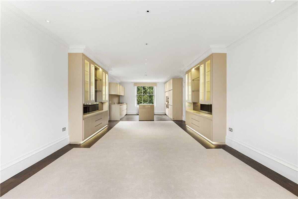 3 bedroom flat, Addison Road, London W14 - Available