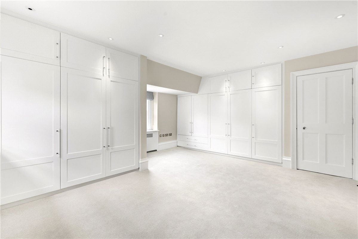 3 bedroom flat, Addison Road, London W14 - Available