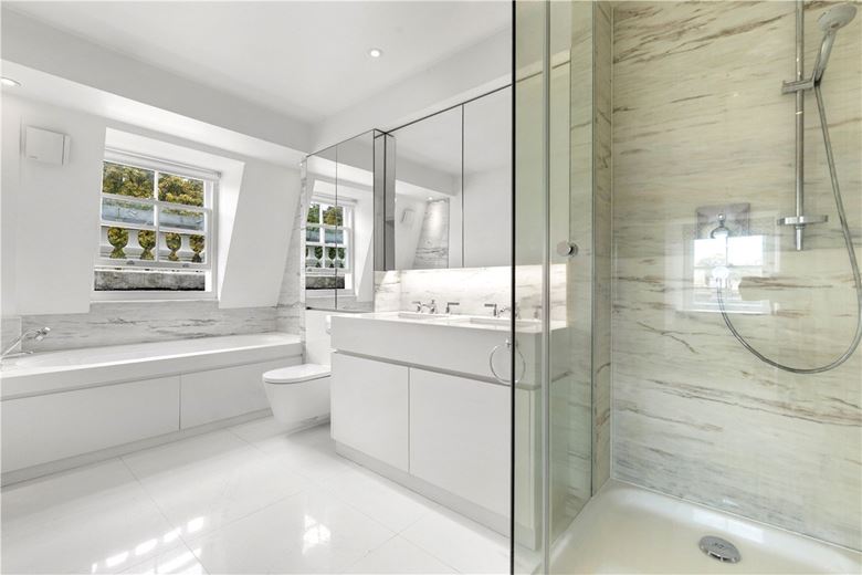 3 bedroom flat, Addison Road, London W14 - Available