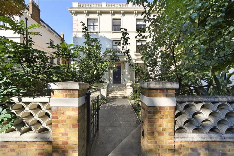 3 bedroom flat, Addison Road, London W14 - Available