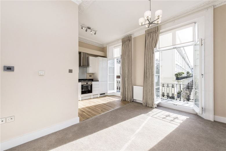 1 bedroom flat, Norland Square, Holland Park W11 - Let Agreed