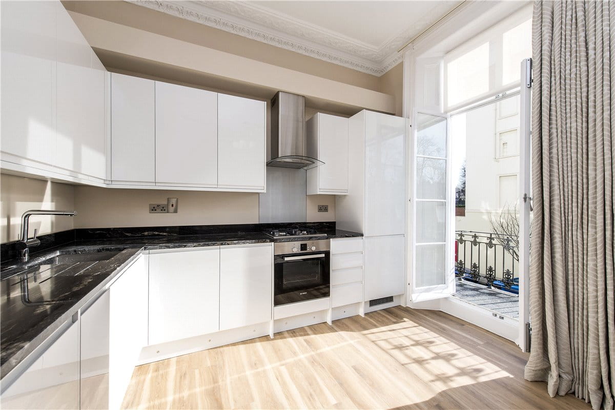 1 bedroom flat, Norland Square, Holland Park W11 - Let Agreed