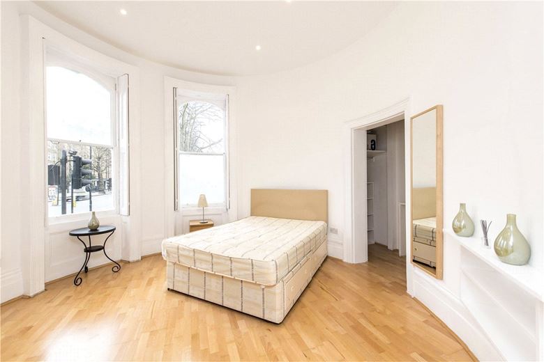 1 bedroom flat, Royal Crescent, Holland Park W11 - Available