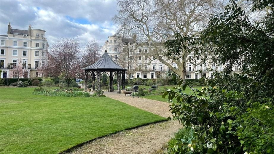 1 bedroom flat, Royal Crescent, Holland Park W11 - Available