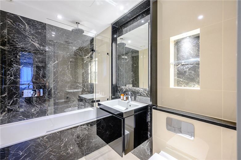 3 bedroom flat, Edgware Road, W2 - Available