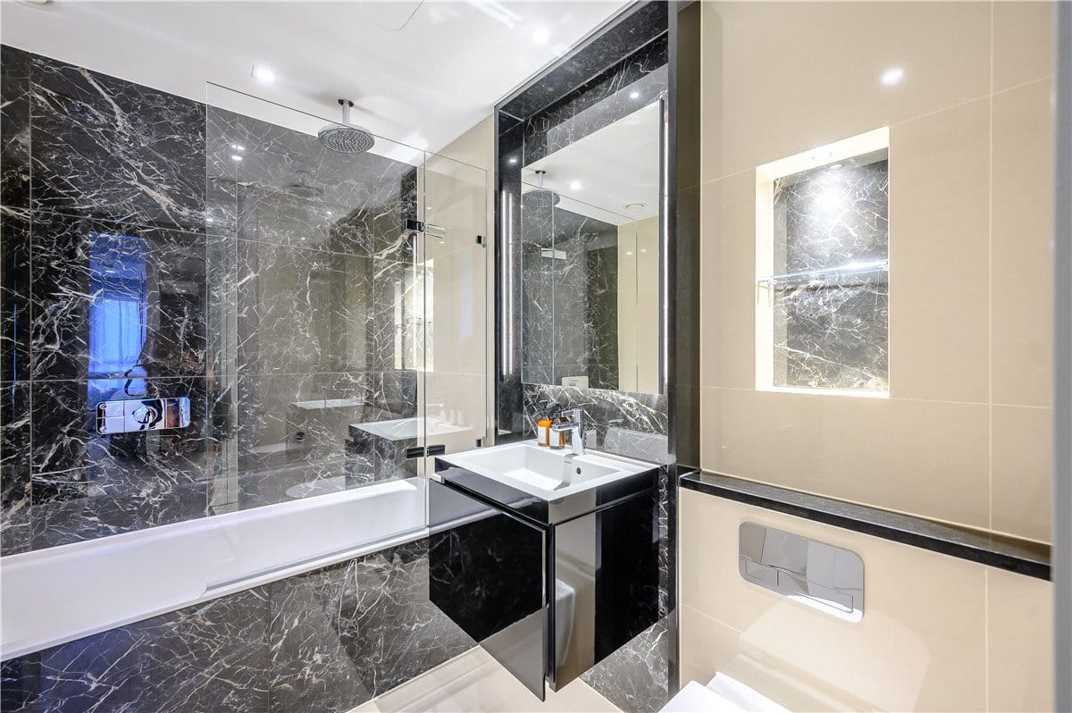 3 bedroom flat, Edgware Road, W2 - Available