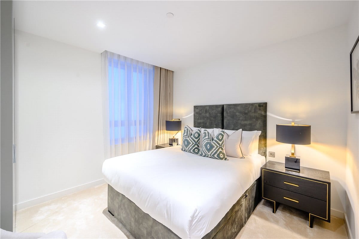 3 bedroom flat, Edgware Road, W2 - Available