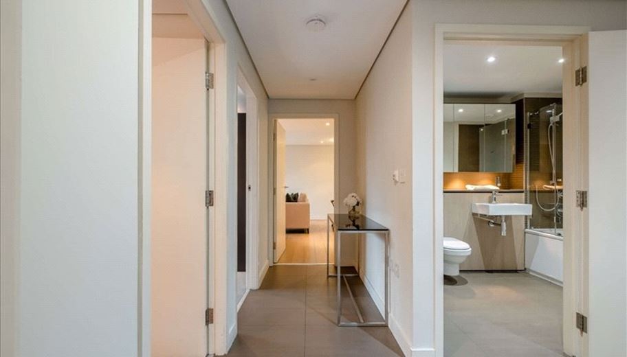 3 bedroom flat, Merchant Square East,, London, W2 - Available