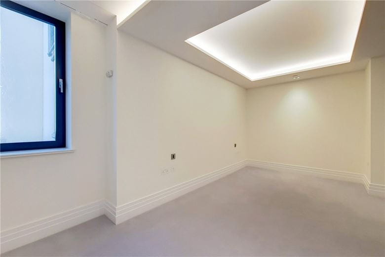 2 bedroom flat, Kensington Gardens Square, London W2 - Available