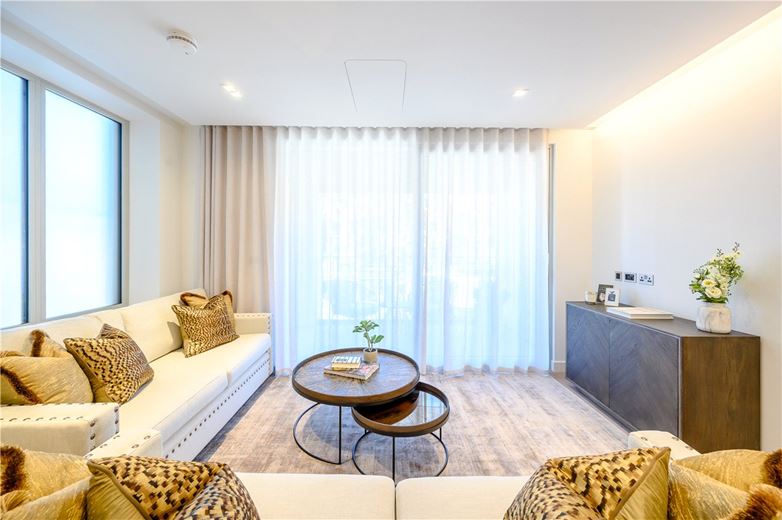 2 bedroom flat, Edgware Road, London W2 - Available