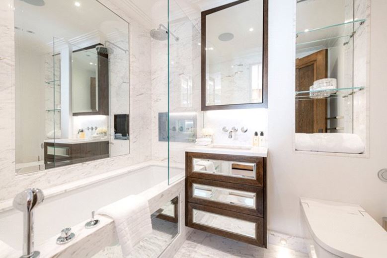 2 bedroom flat, Prince of Wales Terrace, London W8 - Available