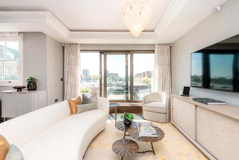 2 bedroom flat, Prince of Wales Terrace, London W8 - Available