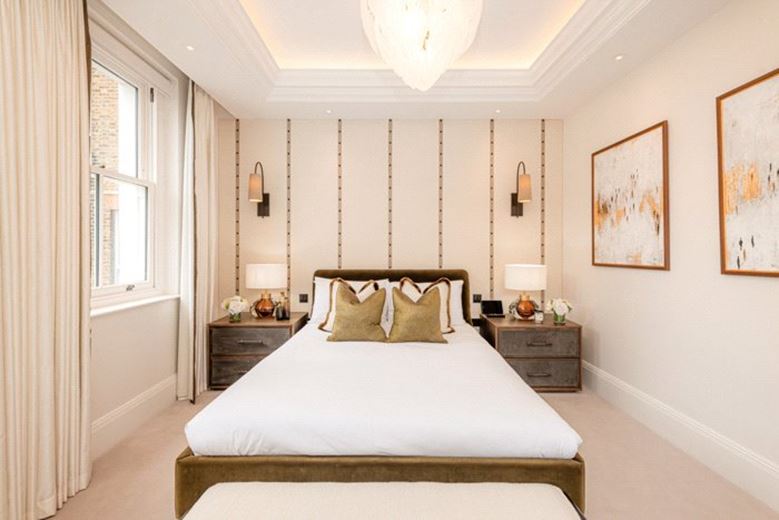 2 bedroom flat, Prince of Wales Terrace, London W8 - Available