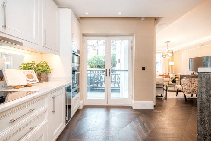 3 bedroom flat, Prince of Wales Terrace, London W8 - Available