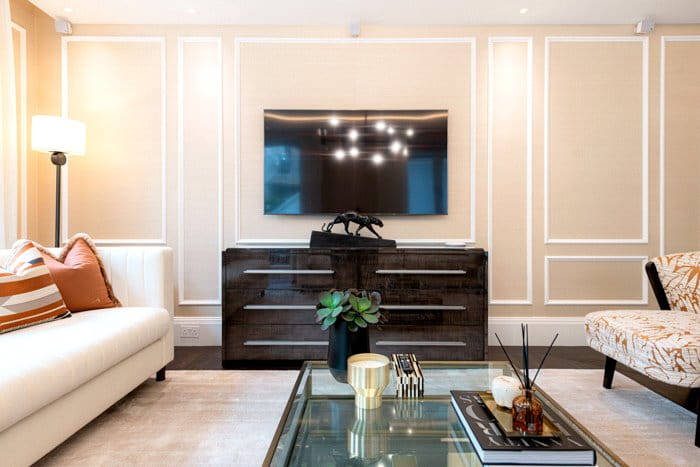 3 bedroom flat, Prince of Wales Terrace, London W8 - Available