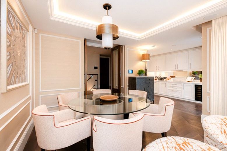 3 bedroom flat, Prince of Wales Terrace, London W8 - Available