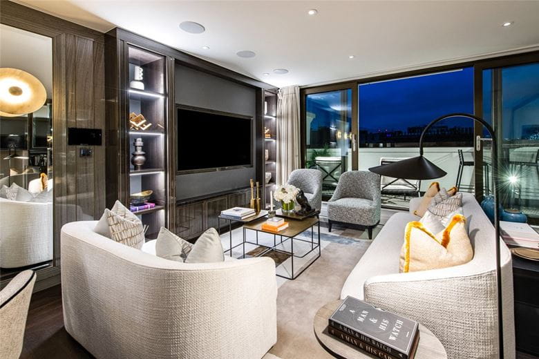 3 bedroom flat, Prince of Wales Terrace, London W8 - Available