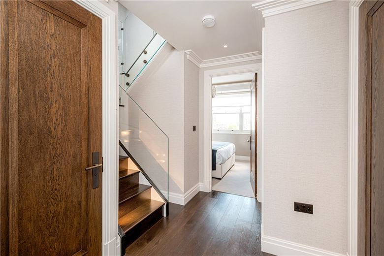 3 bedroom flat, Prince of Wales Terrace, London W8 - Available