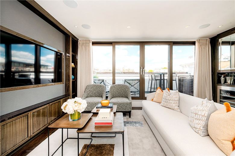 3 bedroom flat, Prince of Wales Terrace, London W8 - Available