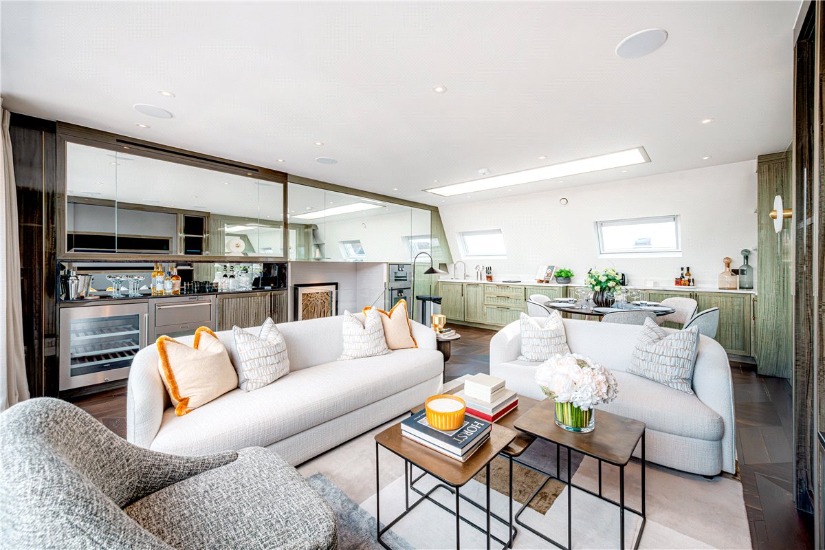 3 bedroom flat, Prince of Wales Terrace, London W8 - Available