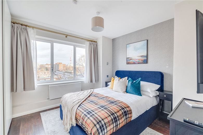 3 bedroom flat, St. Mary Abbots Terrace, Kensington W14 - Available