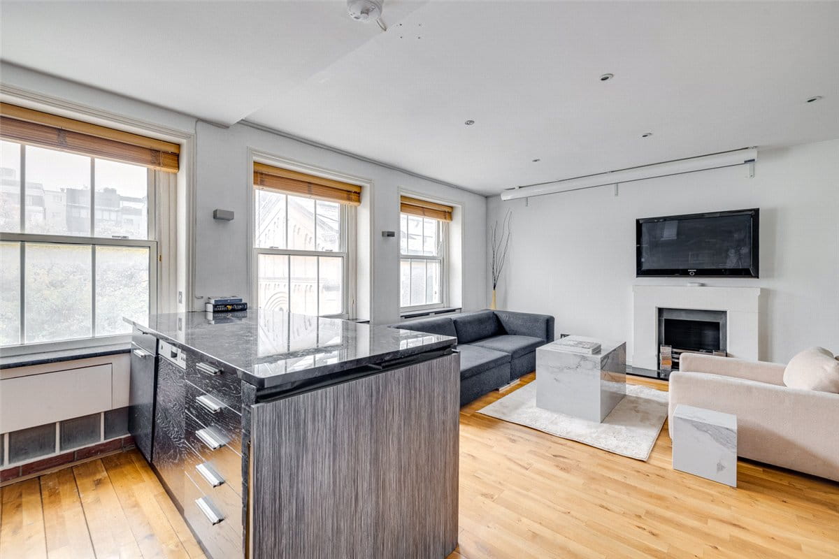 3 bedroom flat, Ennismore Gardens, Knightsbridge SW7 - Available
