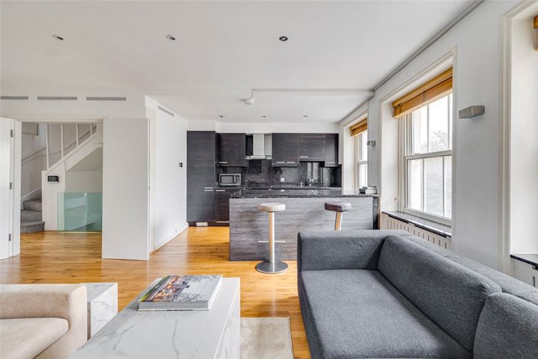 3 bedroom flat, Ennismore Gardens, Knightsbridge SW7 - Available