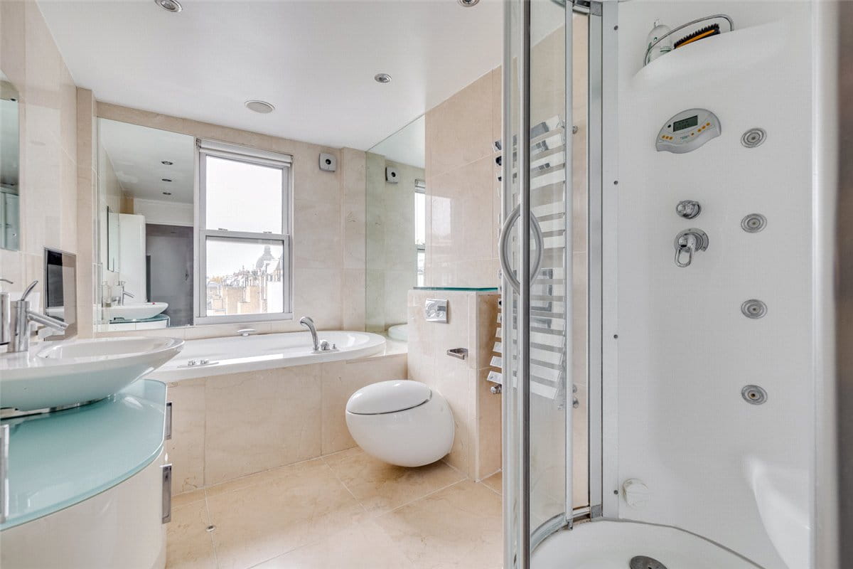 3 bedroom flat, Ennismore Gardens, Knightsbridge SW7 - Available