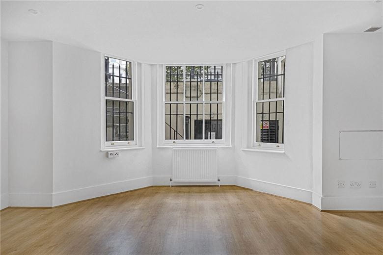 2 bedroom flat, Queens Gate, South Kensington SW7 - Available