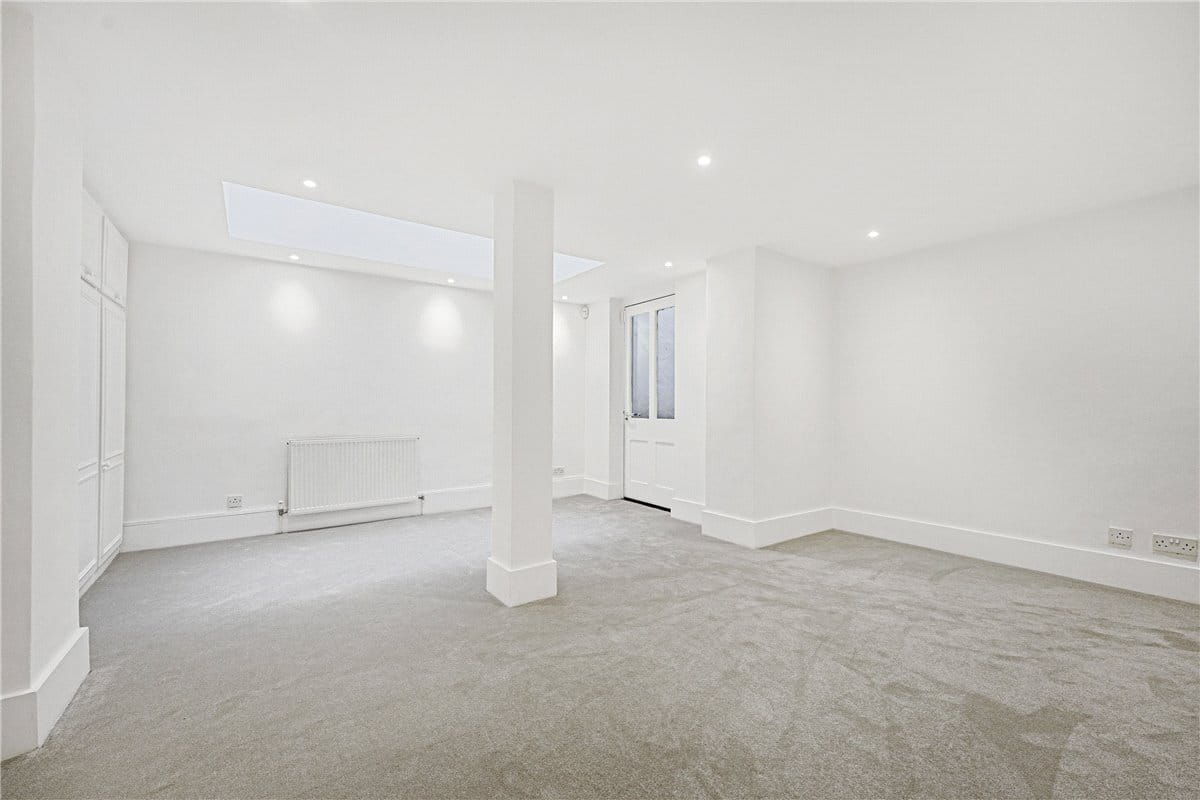 2 bedroom flat, Queens Gate, South Kensington SW7 - Available