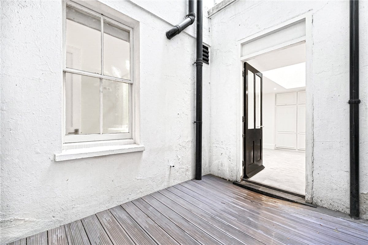 2 bedroom flat, Queens Gate, South Kensington SW7 - Available