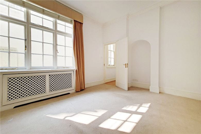 1 bedroom flat, Chesham Place, Belgravia SW1X - Available
