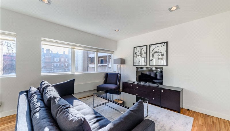 2 bedroom flat, Fulham Road, Chelsea SW3 - Available